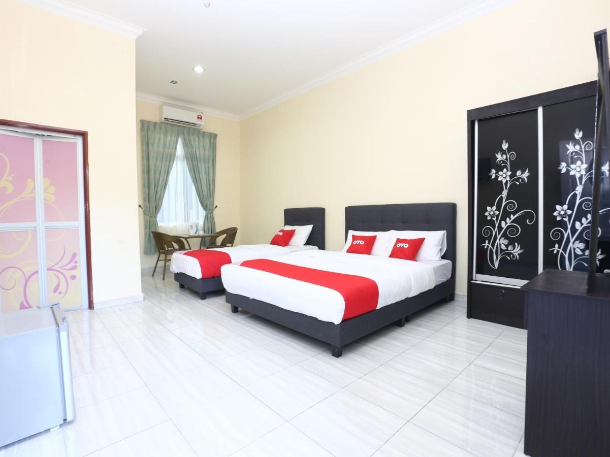 Oyo 89607 Aloha Chalet Kampung Raja Экстерьер фото