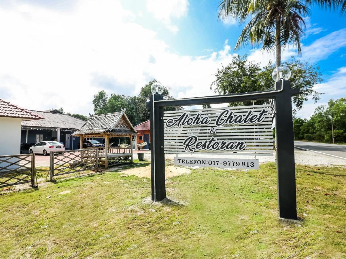 Oyo 89607 Aloha Chalet Kampung Raja Экстерьер фото