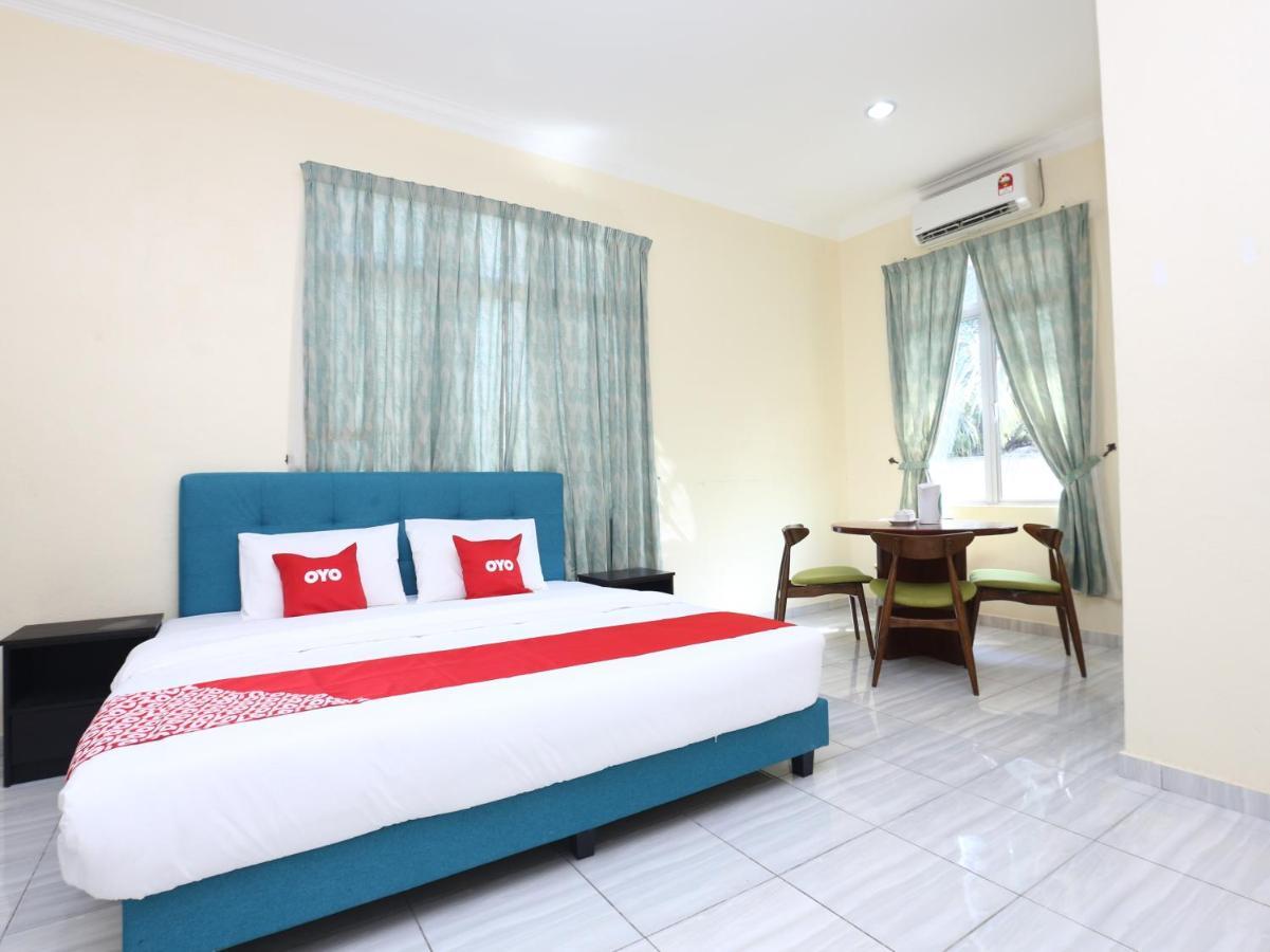 Oyo 89607 Aloha Chalet Kampung Raja Экстерьер фото