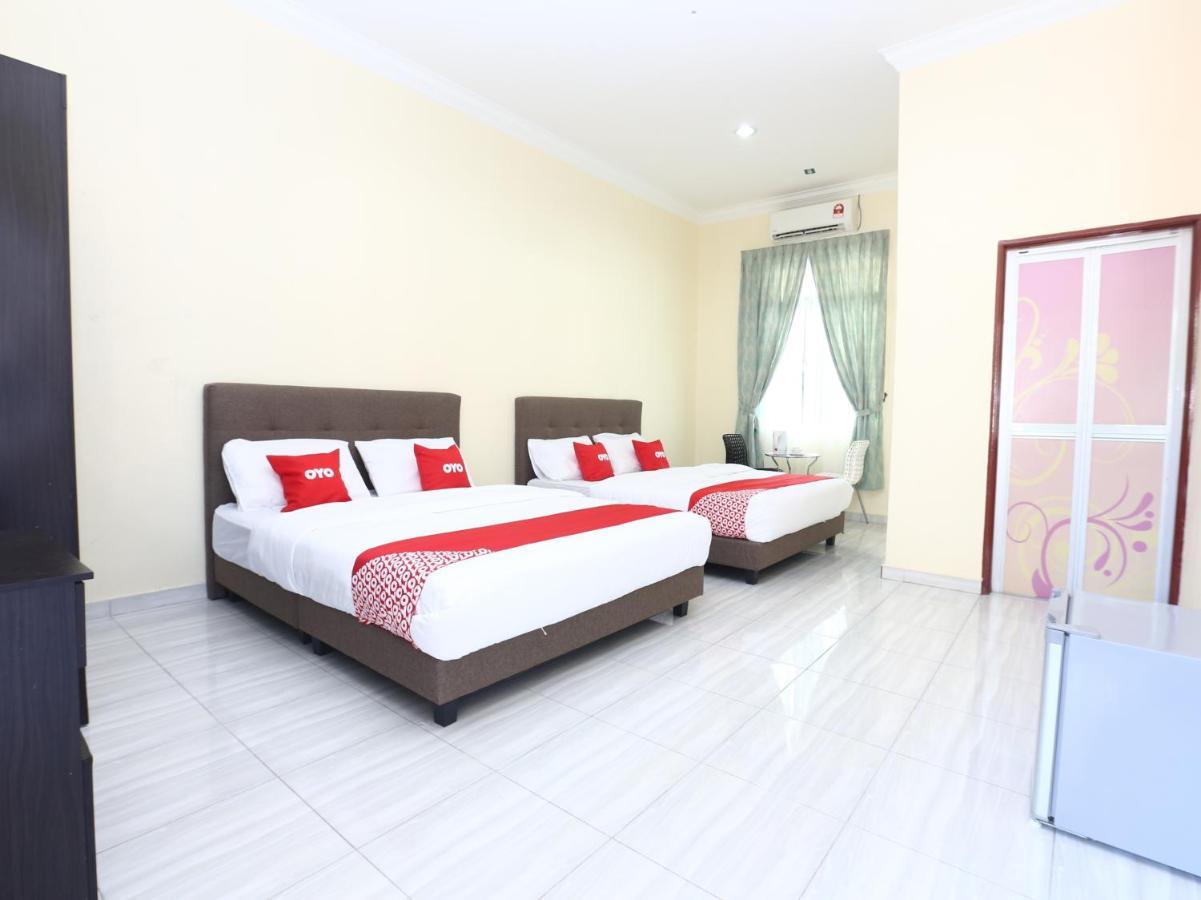 Oyo 89607 Aloha Chalet Kampung Raja Экстерьер фото
